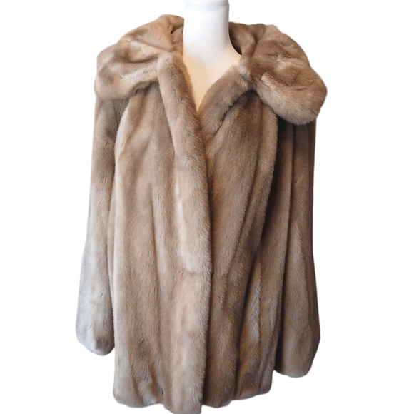Tissavel imported from France  Country Pacer Vintage fur jacket/wrap. Gorgeous! - Picture 1 of 5
